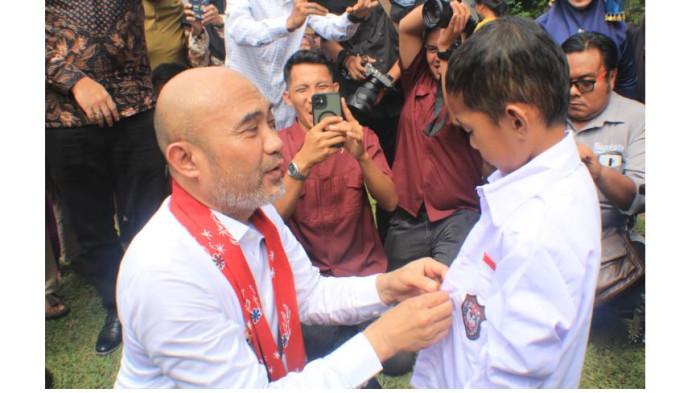 Bupati Bungo Launching Program Seragam Sekolah Gratis Untuk Siswa Baru SD dan SMP