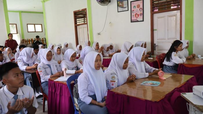 SOSIALISASI - Kantor Imigrasi Kelas II TPI Kuala Tungkal melaksanakan kegiatan sosialisasi edukasi mengenai Pencegahan Tindak Pidana Perdagangan Orang (TPPO) dan Tindak Pidana Penyelundupan Manusia (TPPM) di SMAN 10 Tanjung Jabung Timur, pada Kamis (24/9/2025).