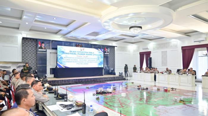 Polda Jambi menggelar apel dan rangkaian latihan Sistem Pengamanan Kota (Sispamkota) sebagai bentuk kesiapsiagaan menghadapi potensi gangguan kamtibmas, Sabtu (25/4/2026).