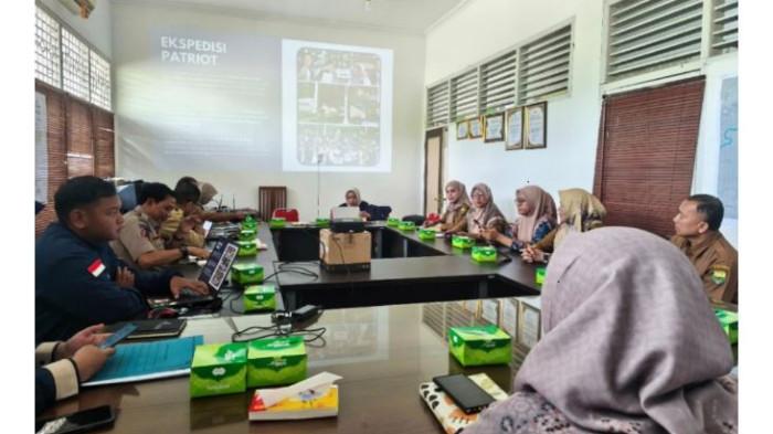 Tim 1 Ekspedisi Patriot Universitas Diponegoro di Kumpeh, Muaro Jambi. Didalam kehangatan forum itu Tim Patriot Universitas Diponegoro menyampaikan suara yang lahir dari masyarakat.