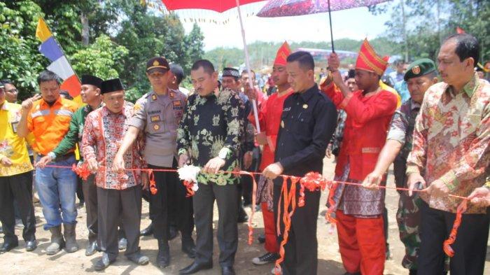 Resmikan Jembatan di Jujuhan, Bupati Ingatkan Muatan Jangan Melebihi Batas