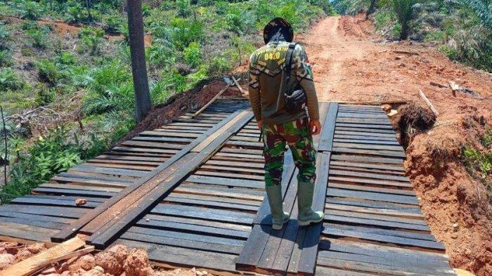 Satgas TMMD ke 122 Kodim 0420 Sarko Selesaikan Pekerjaan Pembangunan Jembatan Darurat diTitik Ketiga