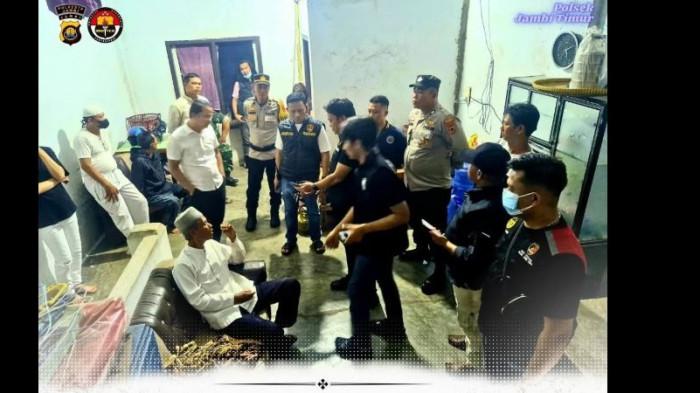 Warga Sulanjana Jambi Timur Geger, Temukan Mayat Tergantung di Tangga Ruko Tadi Malam