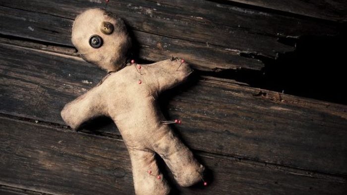 Dituduh Tukang Sihir, Tiap Malam Wanita Ini Hisap Darah Suami Hingga Tewas