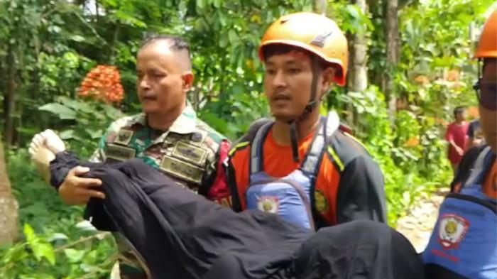 Bocah berinisial W (12) tenggelam saat berenang di Sungai Batang Tebo Jambi bersama temannya dan diduga kelelahan sebelum akhirnya hanyut terbawa arus.