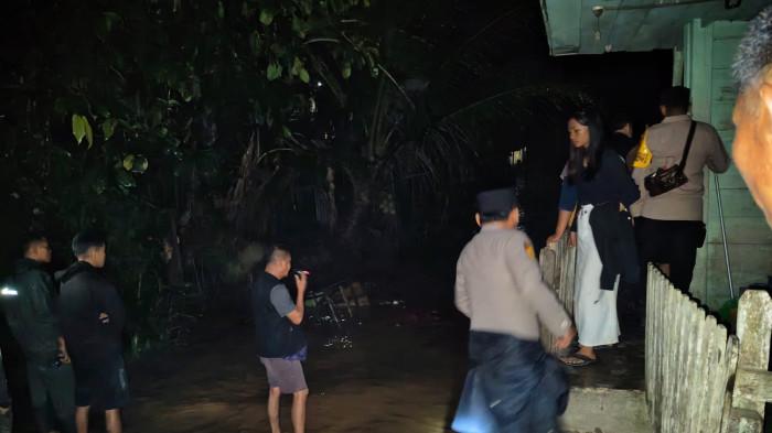 BANJIR - Banjir bandang melanda wilayah Kecamatan Batang Asai, Kabupaten Sarolangun, Sabtu (25/4) malam hingga Minggu dini hari.