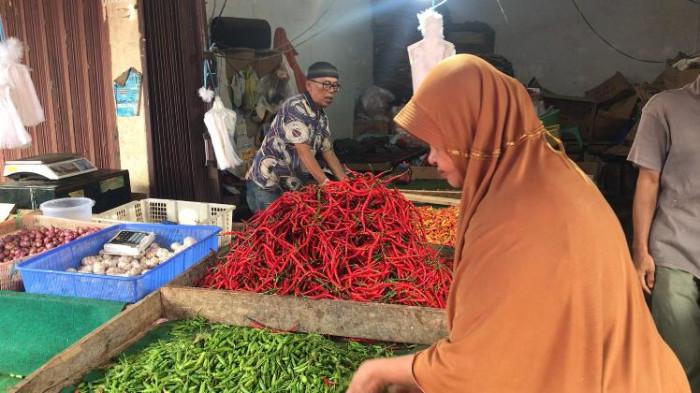 Harga cabai rawit di Pasar Kramat Tinggi, Kecamatan Muara Bulian, Kabupaten Batang Hari, Jambi, masih tinggi pasca Tahun Baru 2026, Minggu (4/1/2026).