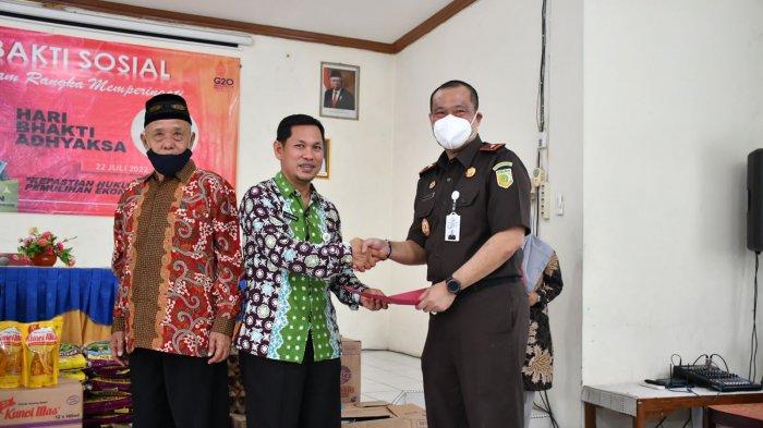 Peringati HBA Ke-62, Kejaksaan Tinggi Jambi dan Ibu IAD kunjungi PSTW Budi Luhur Jambi