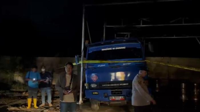 KEBAKARAN terjadi di gudang BBM di RT 11, Kelurahan Bagan Pete, Kecamatan Alam Barajo, Kota Jambi, Kamis (20/11/2025) sekitar pukul 20.20 WIB.