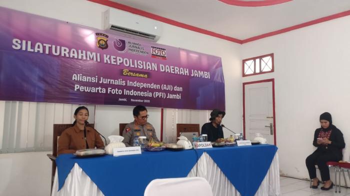 Kapolda Jambi Irjen Pol Krisno Halomoan Siregar menyampaikan permintaan maaf atas insiden penghalang-halangan jurnalis, (11/11/2025).