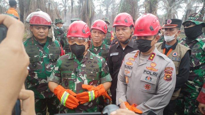 Kapolda Jambi Dampingi KSAD Tinjau Lokasi Karhutla di Desa Ramin