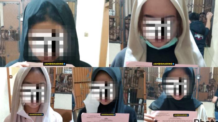 KASUS PENGEROYOKAN: Lima wanita ditetapkan sebagai tersangka kasus pengeroyokan mahasiswi di Jambi.Peristiwa kekerasan tersebut terjadi pada Senin, 6 Oktober 2025, di sebuah rumah kontrakan yang berlokasi di Jalan Yulius Usman, Kelurahan Buluran Kenali, Telanaipura. 
