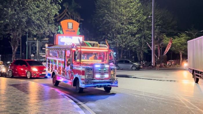 Kulineran Malam di Kota Baru Jambi, Warga Padati Pinggir Jalan