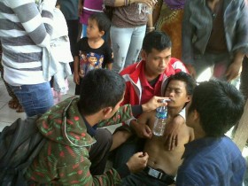 Teman Ardi Histeris, Satu Pingsan