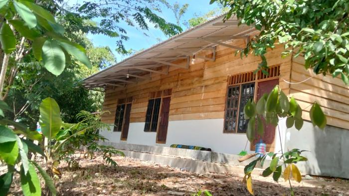 LOKASI KEJADIAN - Bangunan di Desa Lubuk Sayak, Kecamatan Pelawan, Kabupaten Sarolangun, yang dijadikan terdakwa AM (45) sebagai tempat menumpang kegiatan mengaji untuk anak didiknya. AM yang berprofesi sebagai guru menjadi tersangka kasus asusila terhadap muridnya.