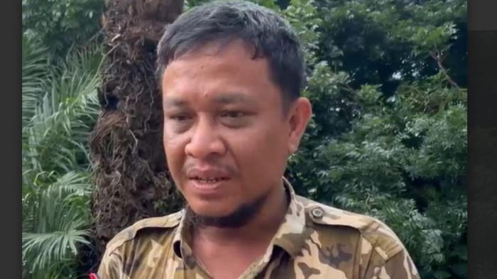 BATAL BERANGKAT UMRAH - Muhammad Sazli Rais (38) tenaga honorer di Pemerintah Provinsi Jambi jadi korban penipuan biro travel umrah. Dia tak jadi berangkat pada hari dijanjikan 14 Februari 2026.