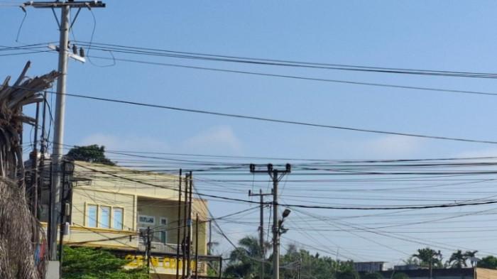 PENATAAN-Pemkot Jambi mengkaji penataan kabel utilitas semrawut dan menyiapkan regulasi serta jaringan bawah tanah untuk mempercantik kota.