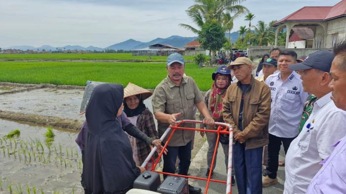 Petani Desa Belui Terima Bantuan Alsintan dan Benih Padi dari Pemkab Kerinci Jambi