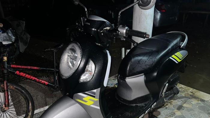 ILUSTRASI Guo Oulin datang dari jauh, dari Tiongkok ke Tebo, Provinsi Jambi. Dia menempuh jarak ribuan kilometer untuk menemui perempuan yang selama ini hanya dikenalnya via layar HP (ponsel). Tapi kenyataan berkata lain.