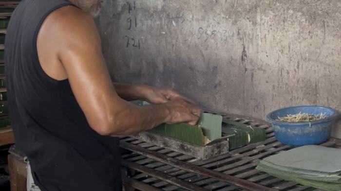PASOKAN AMAN - Produsen tempe dan tahu di Kota Jambi menyebut pasokan kedelai masih aman meski dolar AS menembus Rp17.000