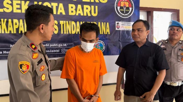 Mantan pembalap Epi Angkasa alias Ikas ditangkap Unit Reskrim Polsek Kota Baru karena mencuri motor milik guru SDN 64 Kota Jambi.