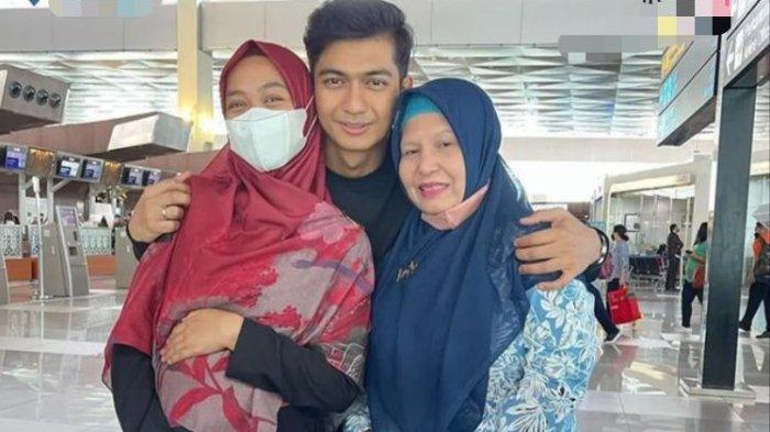 Sakit Hati Teuku Ryan Ibunya Dituding Mencuri Hampers oleh Ria Ricis: Saya Sedih Banget