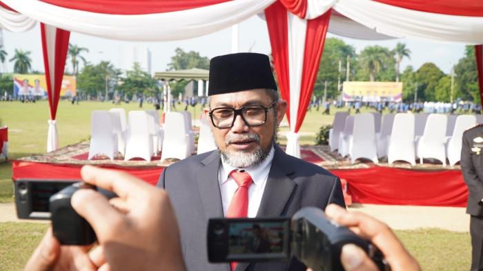 CATUT NAMA - Sekretaris Daerah Provinsi Jambi Dr H Sudirman SH MH. Gelombang kejahatan siber dengan modus rekayasa sosial (social engineering) kini menyasar institusi perbankan daerah di Provinsi Jambi. Masyarakat luas serta mitra kerja perbankan diminta untuk memperketat kewaspadaan menyusul temuan adanya oknum tidak bertanggung jawab yang nekat mencatut nama besar Komisaris Utama PT Bank Jambi, Sudirman, demi melancarkan aksi penipuan secara digital.