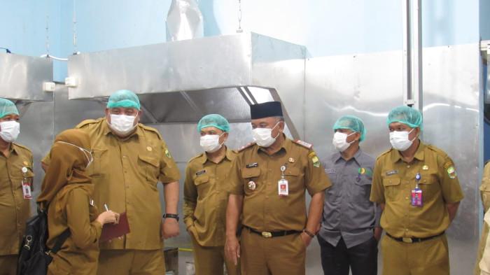 Sekretaris Daerah (Sekda) Muaro Jambi, Budhi Hartono, melakukan inspeksi mendadak (sidak) ke dapur SPPG, pada Selasa (3/2/2026).