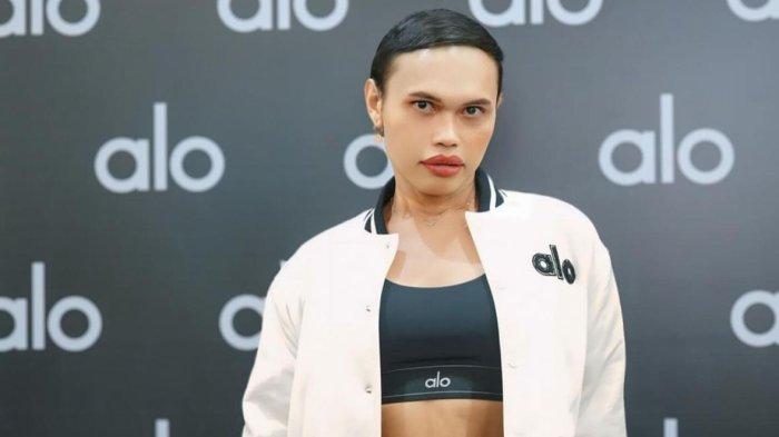 Wanda Hara Ditenangkan Nagita Slavina Usai Nangis Minta Maaf karena Pakai Cadar di Kajian Wanita