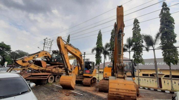 Alat berat ekskavator yang diamankan diduga untuk aktivitas PETI di Merangin