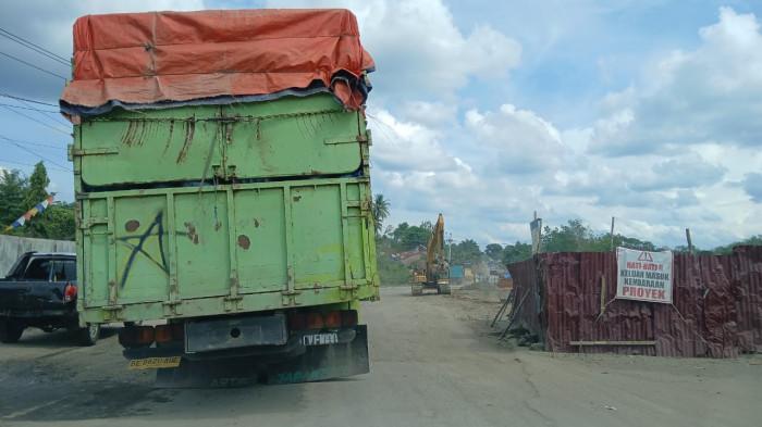 Breaking News Jalinsum KM 51 Bungo-Sumbar Buka Tutup, Pengendara Antre