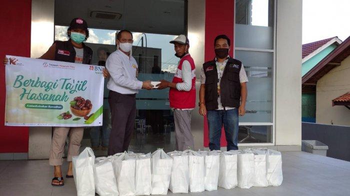 Bersama BNI Syariah, ACT Jambi Bagikan Ratusan Takjil