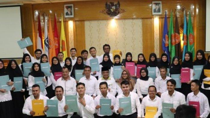 Rektor Unja Serahkan 103 SK CPNS Universitas Jambi Tahun 2019