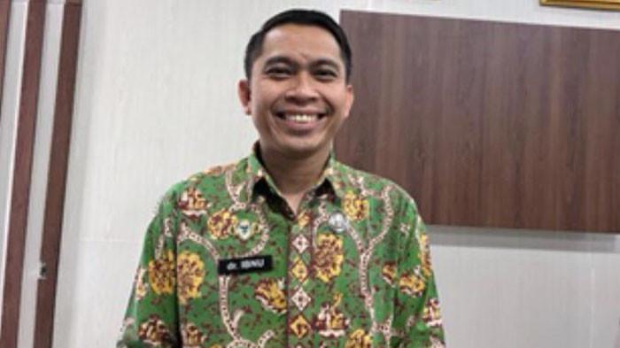 BUTUH DOKTER SPESIALIS - Direktur RSUD Hamba Batang Hari, dr Ibnu Rahmad Muda, menyebut baru 25 orang dokter spesialis di rumah sakit yang ia pimpin, Selasa (31/3). Ia menyebut, RSUD Hamba masih butuh dokter spesialis jantung dan kanker.