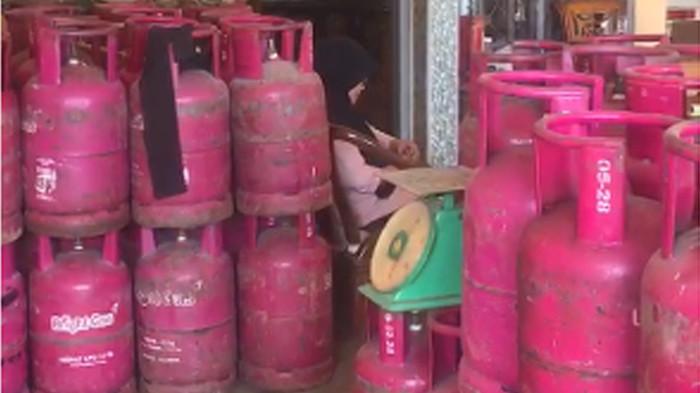 NAIK - Potret toko yang menjual gas LPG di Muara Bulian, Batang Hari, pada Selasa (21/4/2026). Gas Elpiji nonsubsidi mengalami kenaikan drastis sejak dua hari terakhir.
