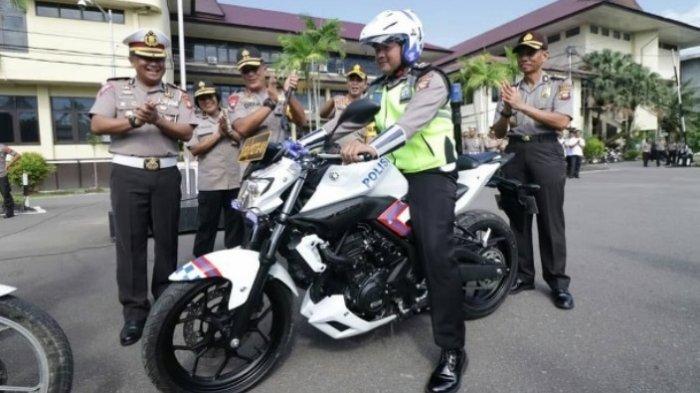 Masih Ingat Aksi Heroik Polisi Ganjak Truk Pakai Motor? Begini Cerita Baru Nasib Ipda Tatang Rosyadi