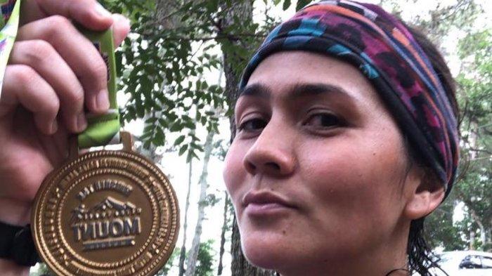 Jarang Muncul Ke Publik, Istri Vokalis Kaka Slank Natascha Satriaji Cantik Dan Awet Muda.