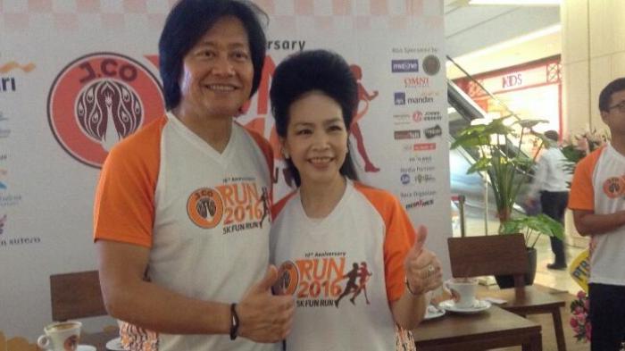 Johnny Andrean bersama istri