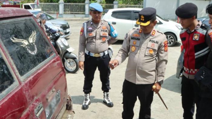 RAZIA SPBU - Kapolres Bungo, AKBP Natalena Eko Cahyono merazia SPBU di Kabupaten Bungo, Rabu (3/12/2025). Di sana ia menemukan banyak pelangsir BBM.