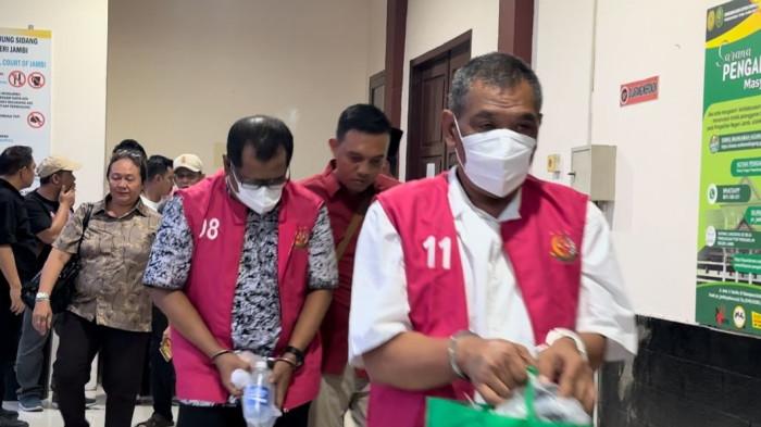 KORUPSI - Terdakwa kasus korupsi pengadaan alat praktik sekolah menengah kejuruan ( SMK ) pada Dinas Pendidikan Provinsi Jambi 2021-2023, sidang di Pengadilan Tipikor Jambi, Rabu (7/1/2026).