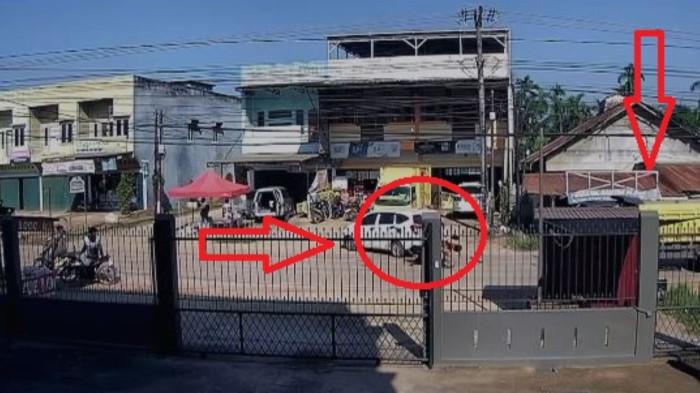 REKAMAN CCTV kecelakaan maut merenggut dua nyawa dan seorang anak di Jalan Dharmapala, RT 12, Desa Kebon IX, Kecamatan Sungai Gelam, Kabupaten Muaro Jambi, Kamis (28/5/2026) pagi. Korban terlindas truk.
