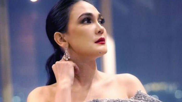 Luna Maya Buka-bukaan di Mobil Boy William, Masa Lalu Penyebab Tak Direstui Orangtua Reino Barrack