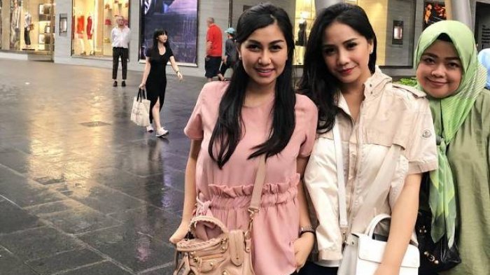 Netizen Syok, Benda Kecil yang Dibawa Nagita Slavina Ini Remeh Banget, Tapi Harganya. . .!