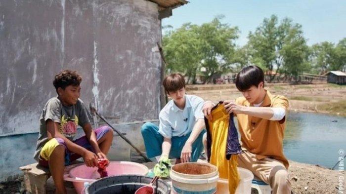 Wow, 2 Personil NCT Dream Rela Nyuci Baju di Bantargebang, Bersama Anak Pemulung