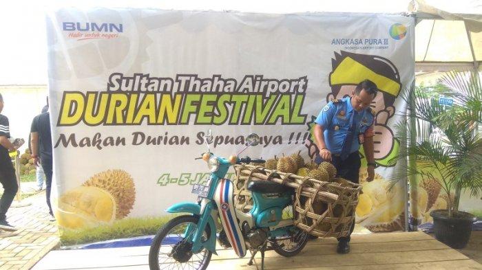 Nikmati Durian di Festival Durian Bandara Sultan Thaha Jambi