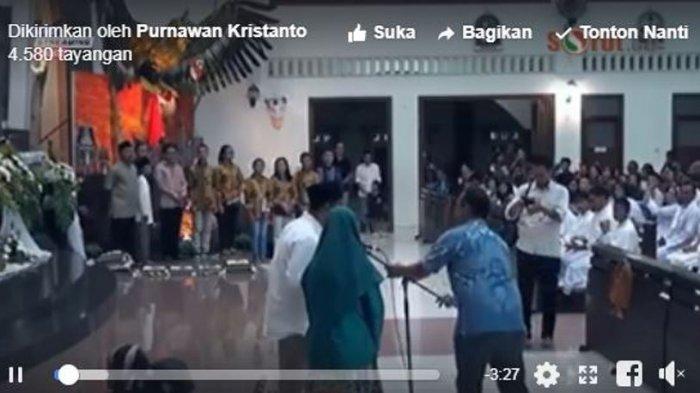 VIRAL Perempuan Berhijab Mainkan Biola 'Malam Kudus' di Dalam Gereja, Bikin Gemuruh Umat