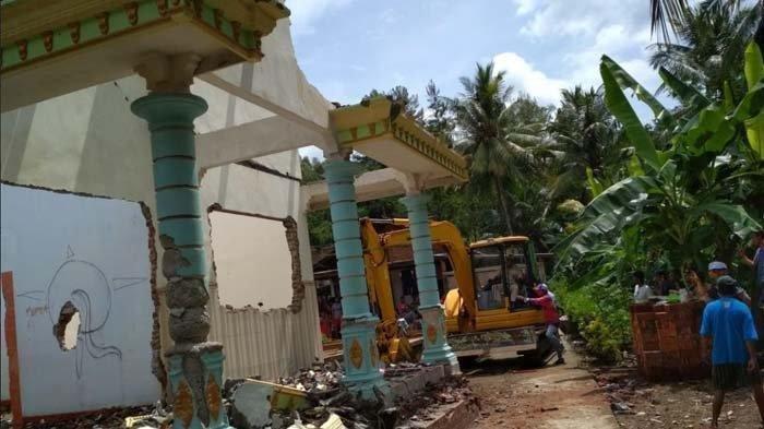 VIDEO Viral, Sudah Sepakat Bercerai, Pasangan Suami Istri Ini Robohkan Rumah Mereka, Bikin Surat Ini