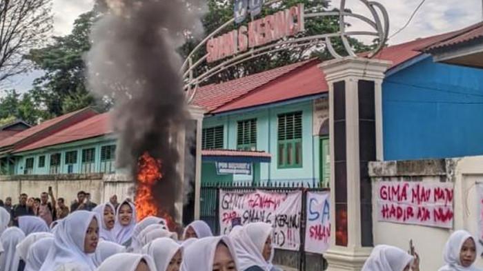 Kabarnya Kepala SMAN 6 Kerinci Jambi Diberhentikan dari Jabatannya, Imbas Didemo Guru dan Siswa
