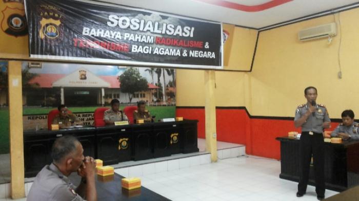 FOTO: Humas Mabes Polri Pantau Langsung Sosialisasi Bahaya Paham Radikalisme di Polresta Jambi