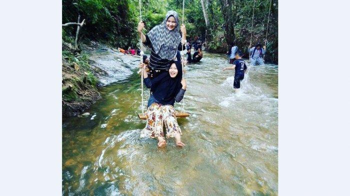 WIKIJAMBI - Main Ayunan di Atas Sungai Berair Jernih, Pernah ke Taman Tanjung Menanti Merangin?